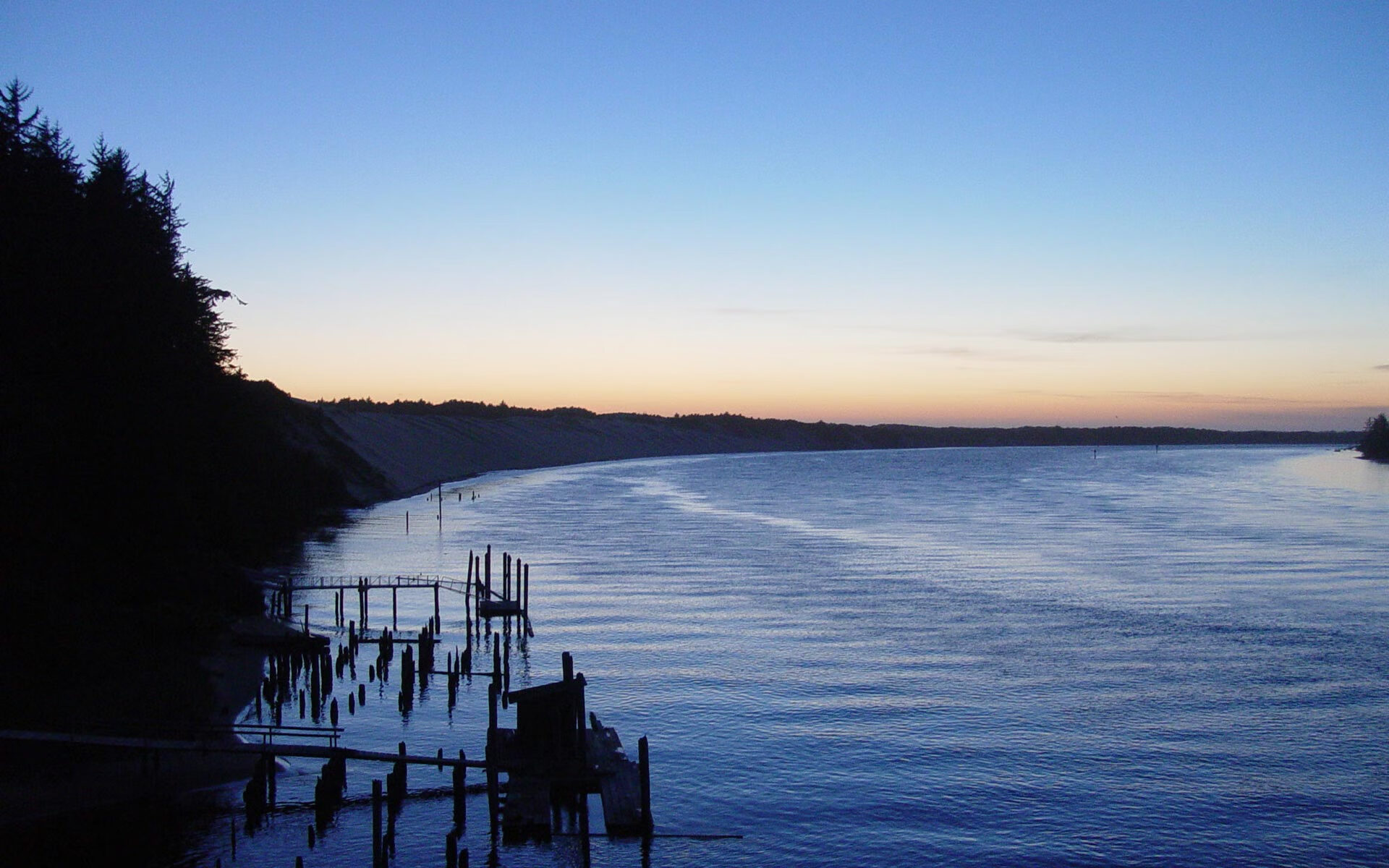 雷恩内部串联流畅不断拉开比赛节奏，雷恩队主场